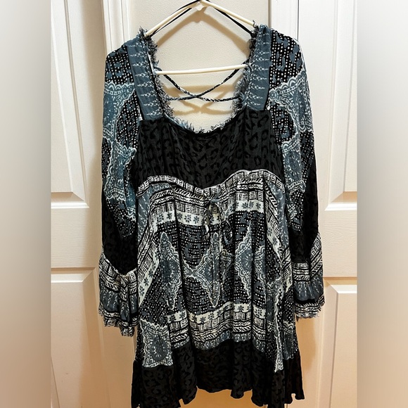 Charming Free People Preowned M mini tunic dress, bell or angel wing sleeves EX - Picture 1 of 9